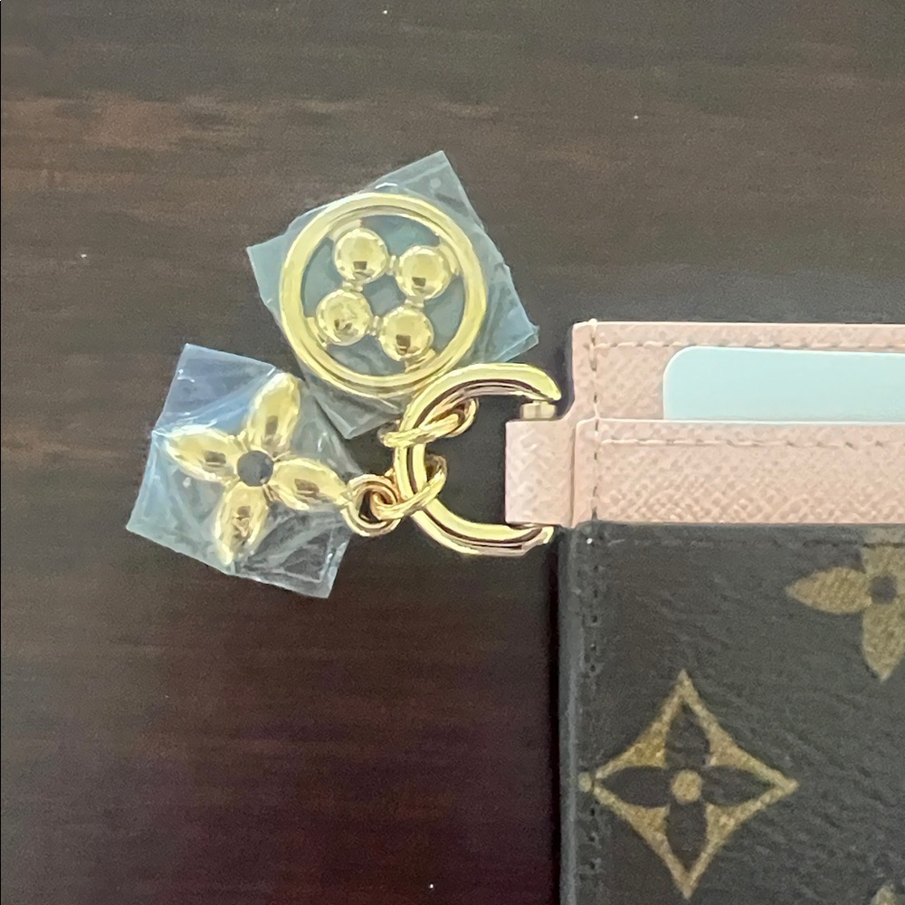 LV Monogram Rose Ballerine Charms Card Holder With Gold Hardware.New. Authentic. - Picture 4 of 7